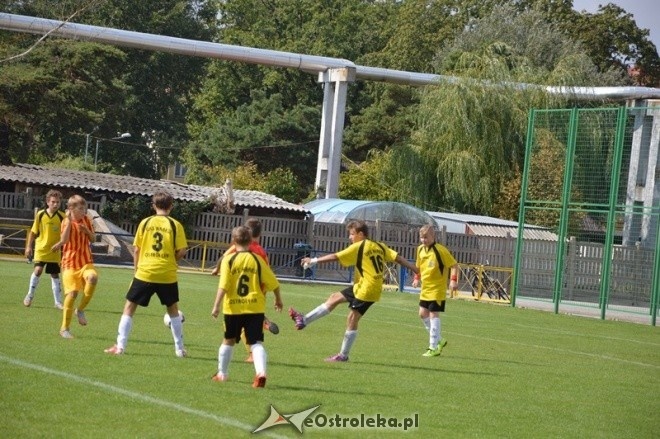 Liga wojewódzka trampkarzy: UKS Narew Ostrołęka - Escola Varsovia [05.09.2015] - zdjęcie #43 - eOstroleka.pl