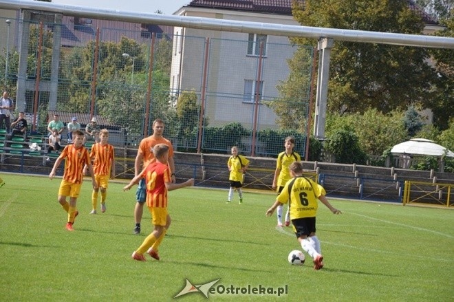 Liga wojewódzka trampkarzy: UKS Narew Ostrołęka - Escola Varsovia [05.09.2015] - zdjęcie #38 - eOstroleka.pl