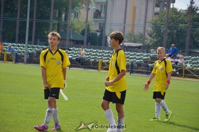 Liga wojewódzka trampkarzy: UKS Narew Ostrołęka - Escola Varsovia [05.09.2015] - zdjęcie #9 - eOstroleka.pl