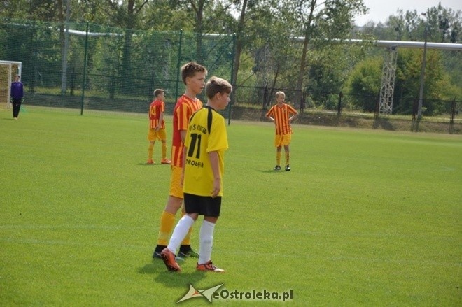 Liga wojewódzka trampkarzy: UKS Narew Ostrołęka - Escola Varsovia [05.09.2015] - zdjęcie #8 - eOstroleka.pl