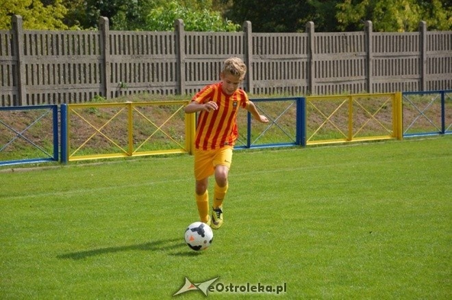 Liga wojewódzka trampkarzy: UKS Narew Ostrołęka - Escola Varsovia [05.09.2015] - zdjęcie #4 - eOstroleka.pl