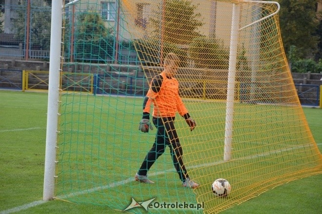 Liga wojewódzka trampkarzy: UKS Narew Ostrołęka - Escola Varsovia [05.09.2015] - zdjęcie #1 - eOstroleka.pl