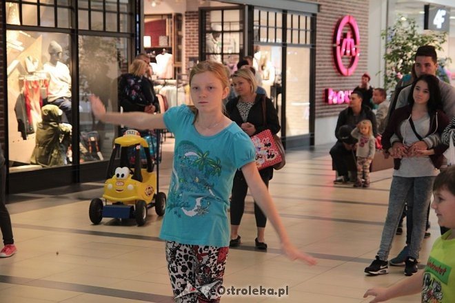 Z Bursztynową do szkoły, czyli targi zajęć pozalekcyjnych [06.09.2015] - zdjęcie #7 - eOstroleka.pl