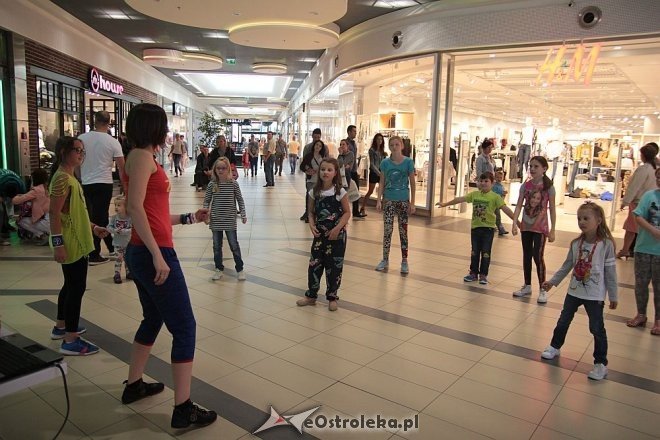 Z Bursztynową do szkoły, czyli targi zajęć pozalekcyjnych [06.09.2015] - zdjęcie #6 - eOstroleka.pl