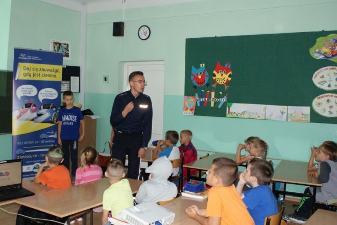 Ostrołęccy policjanci ruszają do szkół [07.09.2015] - zdjęcie #4 - eOstroleka.pl