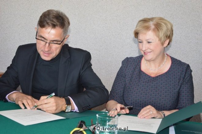 Podpisanie listu intencyjnego UKSW i CKZiU [09.09.2015] - zdjęcie #28 - eOstroleka.pl