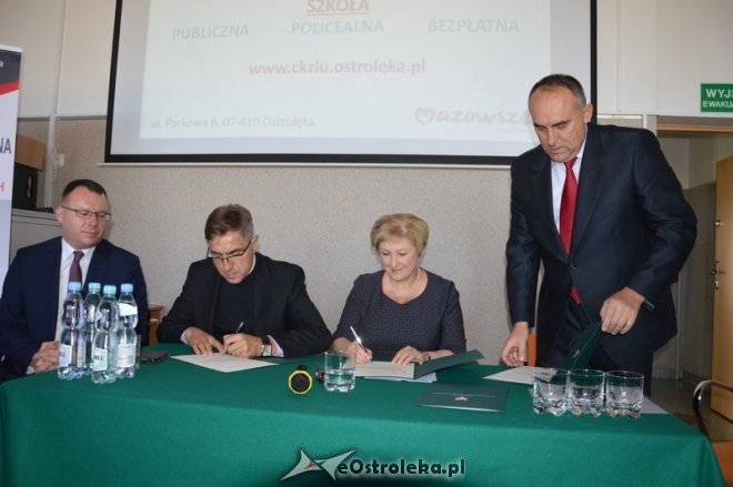 Podpisanie listu intencyjnego UKSW i CKZiU [09.09.2015] - zdjęcie #36 - eOstroleka.pl