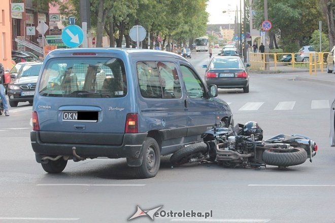 Ostrołęka: Wypadek na skrzyżowaniu Goworowskiej i Kopernika. Ranny motocyklista trafił do szpitala [09.09.2015] - zdjęcie #8 - eOstroleka.pl