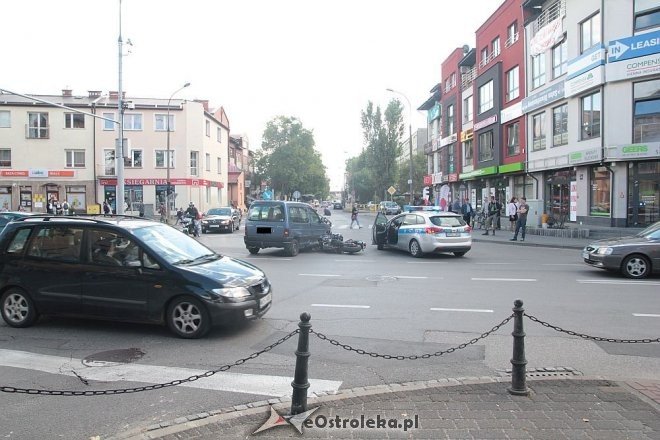 Ostrołęka: Wypadek na skrzyżowaniu Goworowskiej i Kopernika. Ranny motocyklista trafił do szpitala [09.09.2015] - zdjęcie #12 - eOstroleka.pl