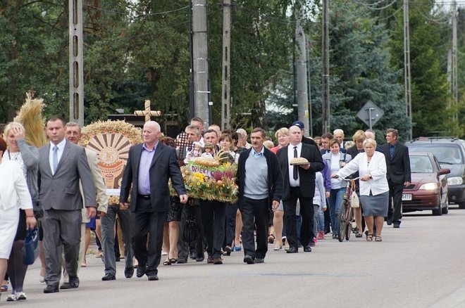 Dożynki gminno-parafialne w Olszewie-Borkach [09.09.2015] - zdjęcie #74 - eOstroleka.pl