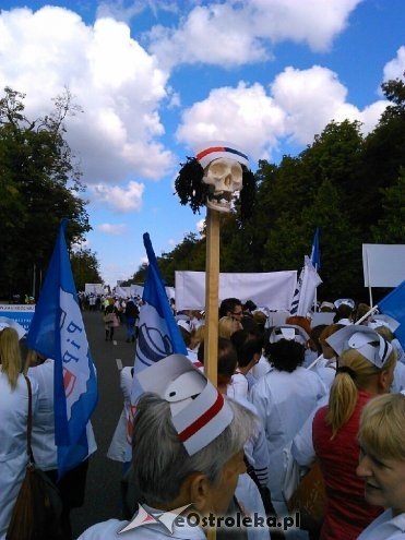 Pielęgniarki z Ostrołęki protestują w Warszawie [10.09.2015] - zdjęcie #2 - eOstroleka.pl