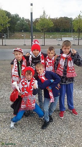 Kadzidlanie na meczu polskiej reprezentacji z Gibraltarem [10.09.2015] - zdjęcie #10 - eOstroleka.pl