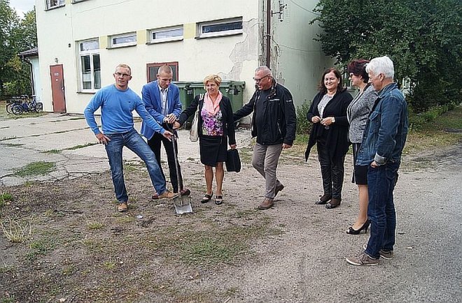 Rusza rozbudowa Szkoły Podstawowej i Przedszkola w Nowej Wsi Zachodniej [11.09.2015] - zdjęcie #2 - eOstroleka.pl