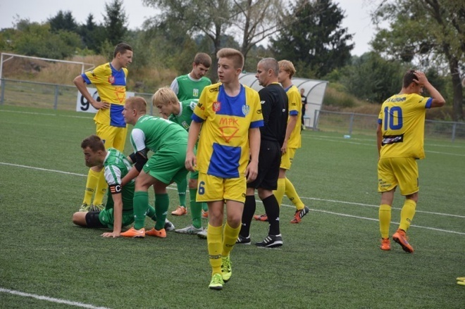 Liga wojewódzka juniorów: Korona Ostrołęka - Żyrardowianka [12.09.2015] - zdjęcie #7 - eOstroleka.pl