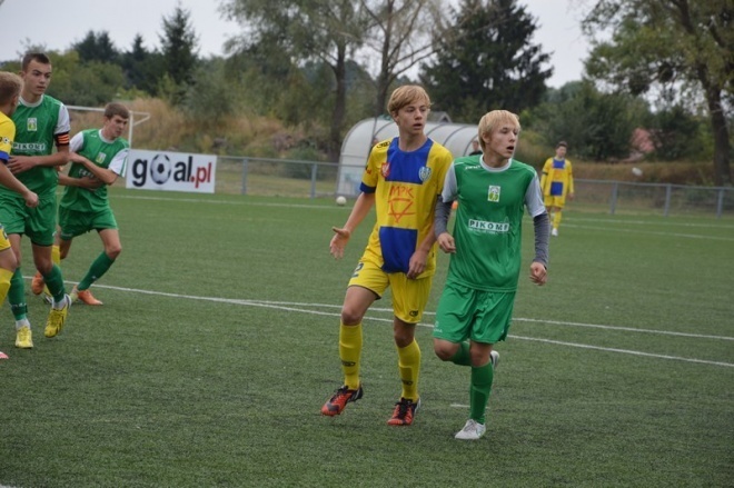 Liga wojewódzka juniorów: Korona Ostrołęka - Żyrardowianka [12.09.2015] - zdjęcie #3 - eOstroleka.pl