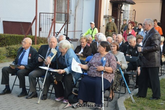 Wernisaż wystawy „Pamiętamy 1939 – 1945” w Muzeum Żołnierzy Wyklętych [15.09.2015] - zdjęcie #118 - eOstroleka.pl