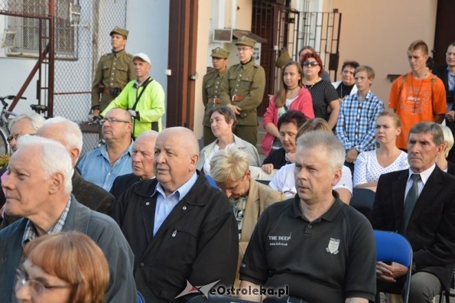 Wernisaż wystawy „Pamiętamy 1939 – 1945” w Muzeum Żołnierzy Wyklętych [15.09.2015] - zdjęcie #107 - eOstroleka.pl