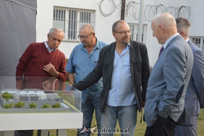 Wernisaż wystawy „Pamiętamy 1939 – 1945” w Muzeum Żołnierzy Wyklętych [15.09.2015] - zdjęcie #68 - eOstroleka.pl