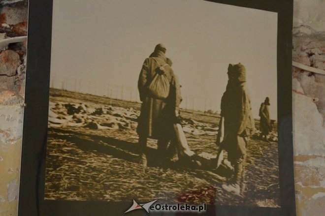Wernisaż wystawy „Pamiętamy 1939 – 1945” w Muzeum Żołnierzy Wyklętych [15.09.2015] - zdjęcie #37 - eOstroleka.pl