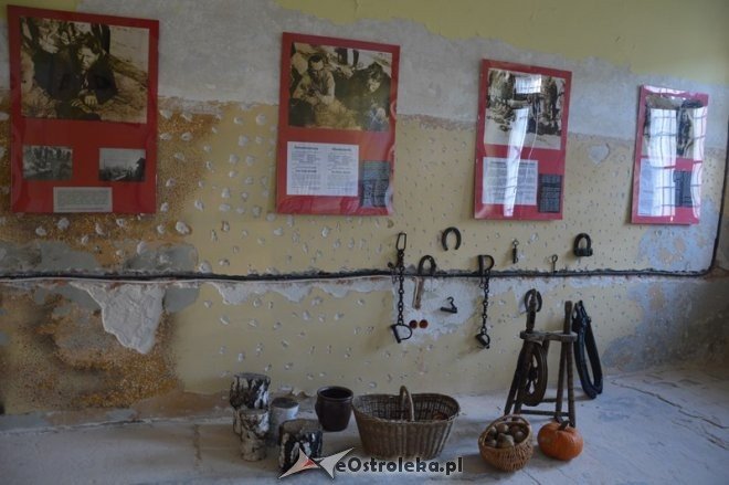 Wernisaż wystawy „Pamiętamy 1939 – 1945” w Muzeum Żołnierzy Wyklętych [15.09.2015] - zdjęcie #33 - eOstroleka.pl