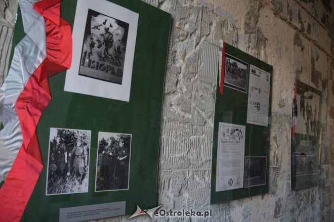 Wernisaż wystawy „Pamiętamy 1939 – 1945” w Muzeum Żołnierzy Wyklętych [15.09.2015] - zdjęcie #24 - eOstroleka.pl