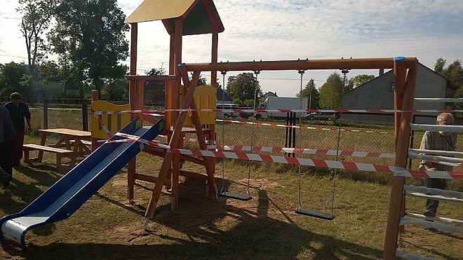 Gmina Olszewo-Borki: Nowe urządzenia na placach zabaw dla dzieci [16.09.2015] - zdjęcie #6 - eOstroleka.pl
