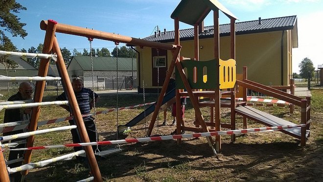 Gmina Olszewo-Borki: Nowe urządzenia na placach zabaw dla dzieci [16.09.2015] - zdjęcie #13 - eOstroleka.pl