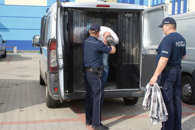 Ostrołęka: Policyjny pościg za seryjnym włamywaczem [16.09.2015] - zdjęcie #1 - eOstroleka.pl