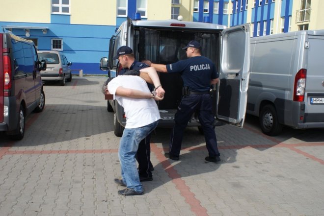 Ostrołęka: Policyjny pościg za seryjnym włamywaczem [16.09.2015] - zdjęcie #9 - eOstroleka.pl