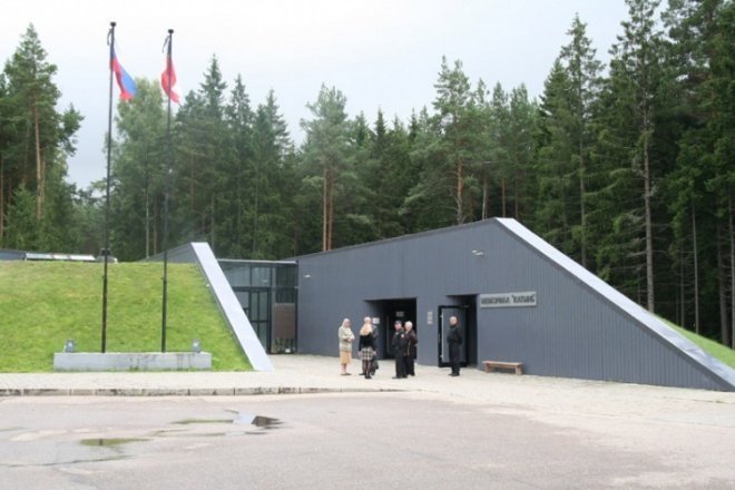 Ostrołęczanie oddali hołd pomordowanym w Katyniu - zdjęcie #48 - eOstroleka.pl