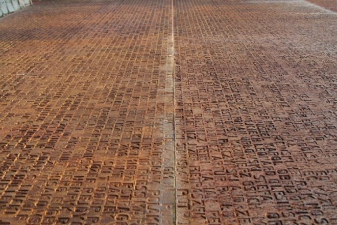 Ostrołęczanie oddali hołd pomordowanym w Katyniu - zdjęcie #38 - eOstroleka.pl