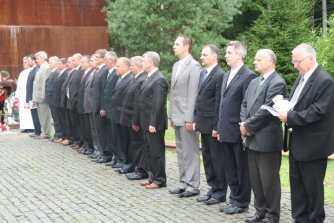 Ostrołęczanie oddali hołd pomordowanym w Katyniu - zdjęcie #28 - eOstroleka.pl