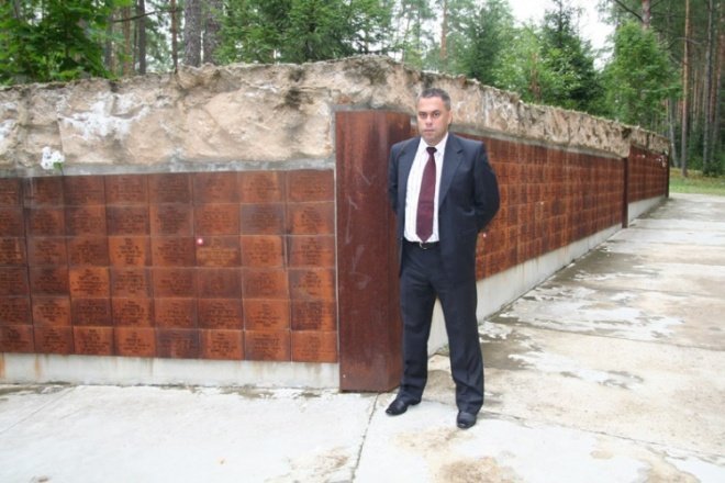 Ostrołęczanie oddali hołd pomordowanym w Katyniu - zdjęcie #2 - eOstroleka.pl