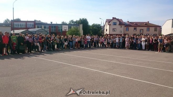 Ostrołęka: Ewakuacja II LO i SP nr 5. Powodem alarm pożarowy [17.09.2015] - zdjęcie #40 - eOstroleka.pl