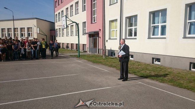 Ostrołęka: Ewakuacja II LO i SP nr 5. Powodem alarm pożarowy [17.09.2015] - zdjęcie #41 - eOstroleka.pl