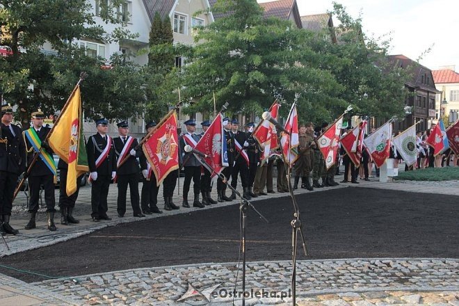 Ostrołęczanie uczcili pamięć ofiar II Wojny Światowej w 76. rocznicę zbrojnej agresji sowietów na Polskę [17.09.2015] - zdjęcie #3 - eOstroleka.pl