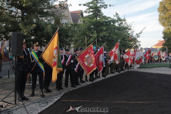 Ostrołęczanie uczcili pamięć ofiar II Wojny Światowej w 76. rocznicę zbrojnej agresji sowietów na Polskę [17.09.2015] - zdjęcie #5 - eOstroleka.pl