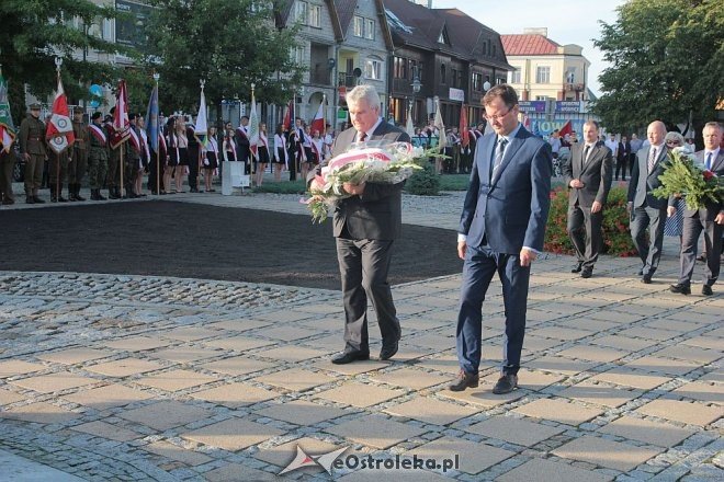 Ostrołęczanie uczcili pamięć ofiar II Wojny Światowej w 76. rocznicę zbrojnej agresji sowietów na Polskę [17.09.2015] - zdjęcie #7 - eOstroleka.pl