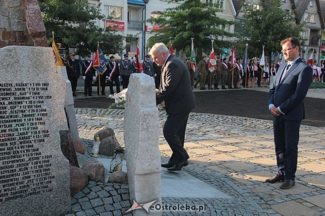 Ostrołęczanie uczcili pamięć ofiar II Wojny Światowej w 76. rocznicę zbrojnej agresji sowietów na Polskę [17.09.2015] - zdjęcie #8 - eOstroleka.pl