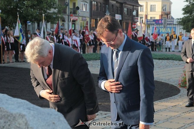 Ostrołęczanie uczcili pamięć ofiar II Wojny Światowej w 76. rocznicę zbrojnej agresji sowietów na Polskę [17.09.2015] - zdjęcie #9 - eOstroleka.pl
