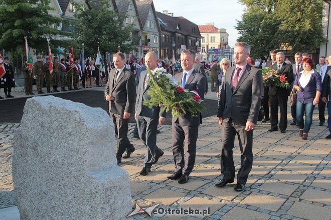 Ostrołęczanie uczcili pamięć ofiar II Wojny Światowej w 76. rocznicę zbrojnej agresji sowietów na Polskę [17.09.2015] - zdjęcie #11 - eOstroleka.pl
