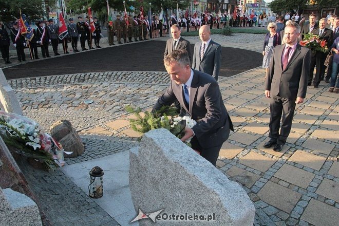 Ostrołęczanie uczcili pamięć ofiar II Wojny Światowej w 76. rocznicę zbrojnej agresji sowietów na Polskę [17.09.2015] - zdjęcie #12 - eOstroleka.pl