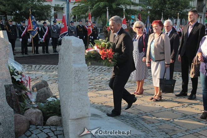 Ostrołęczanie uczcili pamięć ofiar II Wojny Światowej w 76. rocznicę zbrojnej agresji sowietów na Polskę [17.09.2015] - zdjęcie #15 - eOstroleka.pl