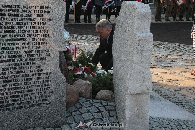 Ostrołęczanie uczcili pamięć ofiar II Wojny Światowej w 76. rocznicę zbrojnej agresji sowietów na Polskę [17.09.2015] - zdjęcie #16 - eOstroleka.pl