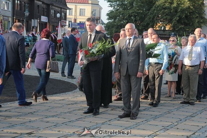 Ostrołęczanie uczcili pamięć ofiar II Wojny Światowej w 76. rocznicę zbrojnej agresji sowietów na Polskę [17.09.2015] - zdjęcie #17 - eOstroleka.pl