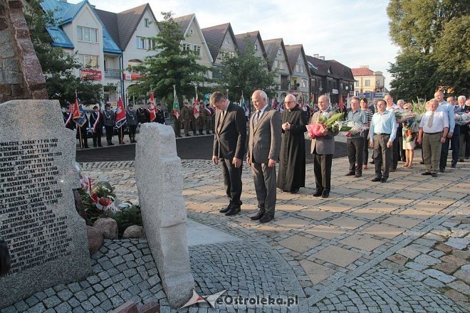 Ostrołęczanie uczcili pamięć ofiar II Wojny Światowej w 76. rocznicę zbrojnej agresji sowietów na Polskę [17.09.2015] - zdjęcie #20 - eOstroleka.pl