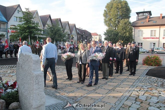 Ostrołęczanie uczcili pamięć ofiar II Wojny Światowej w 76. rocznicę zbrojnej agresji sowietów na Polskę [17.09.2015] - zdjęcie #28 - eOstroleka.pl