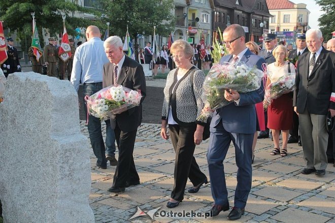 Ostrołęczanie uczcili pamięć ofiar II Wojny Światowej w 76. rocznicę zbrojnej agresji sowietów na Polskę [17.09.2015] - zdjęcie #29 - eOstroleka.pl