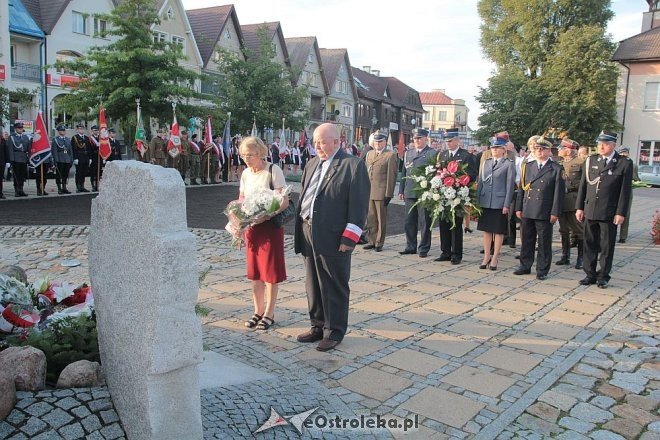 Ostrołęczanie uczcili pamięć ofiar II Wojny Światowej w 76. rocznicę zbrojnej agresji sowietów na Polskę [17.09.2015] - zdjęcie #33 - eOstroleka.pl