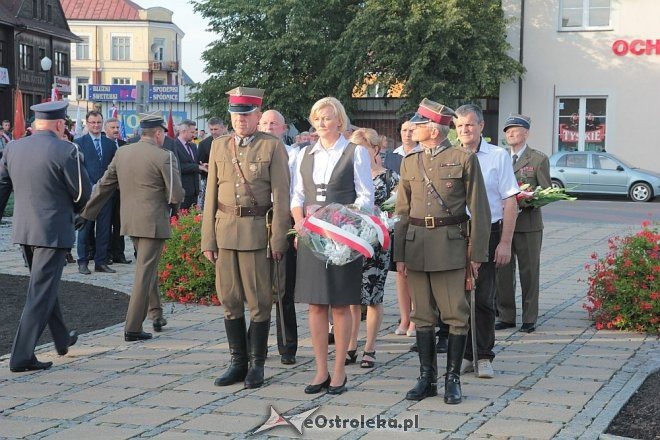 Ostrołęczanie uczcili pamięć ofiar II Wojny Światowej w 76. rocznicę zbrojnej agresji sowietów na Polskę [17.09.2015] - zdjęcie #38 - eOstroleka.pl